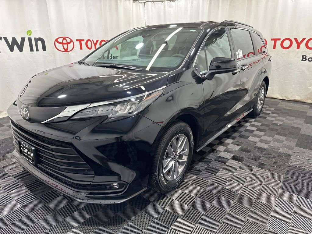 New 2026 Toyota Sienna XLE image 3