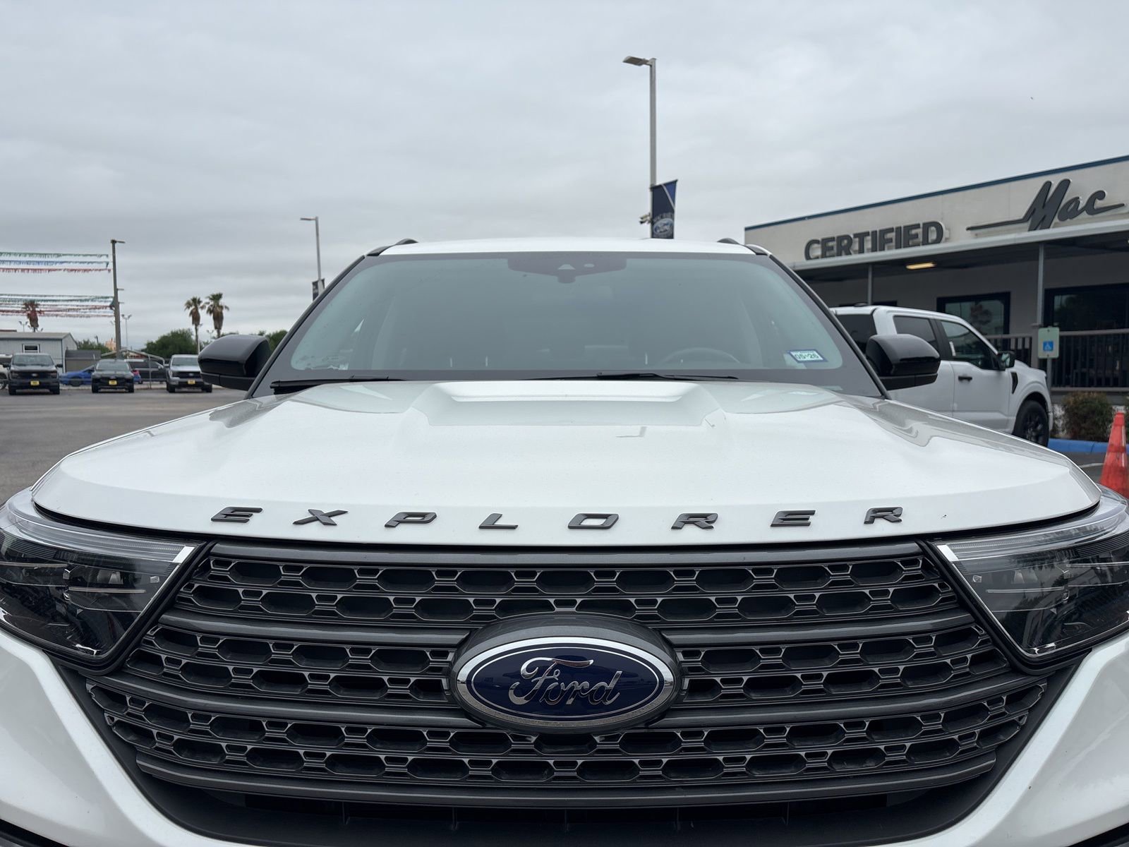 Used 2022 Ford Explorer XLT w/ Equipment Group 202A RWD image 9