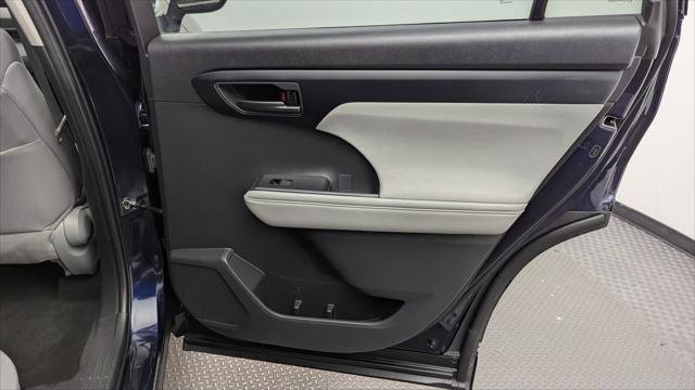 Used 2023 Toyota Highlander LE FWD image 21