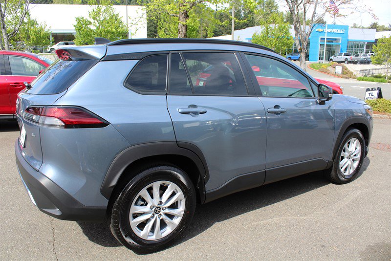 Used 2026 Toyota Corolla Cross LE FWD image 5