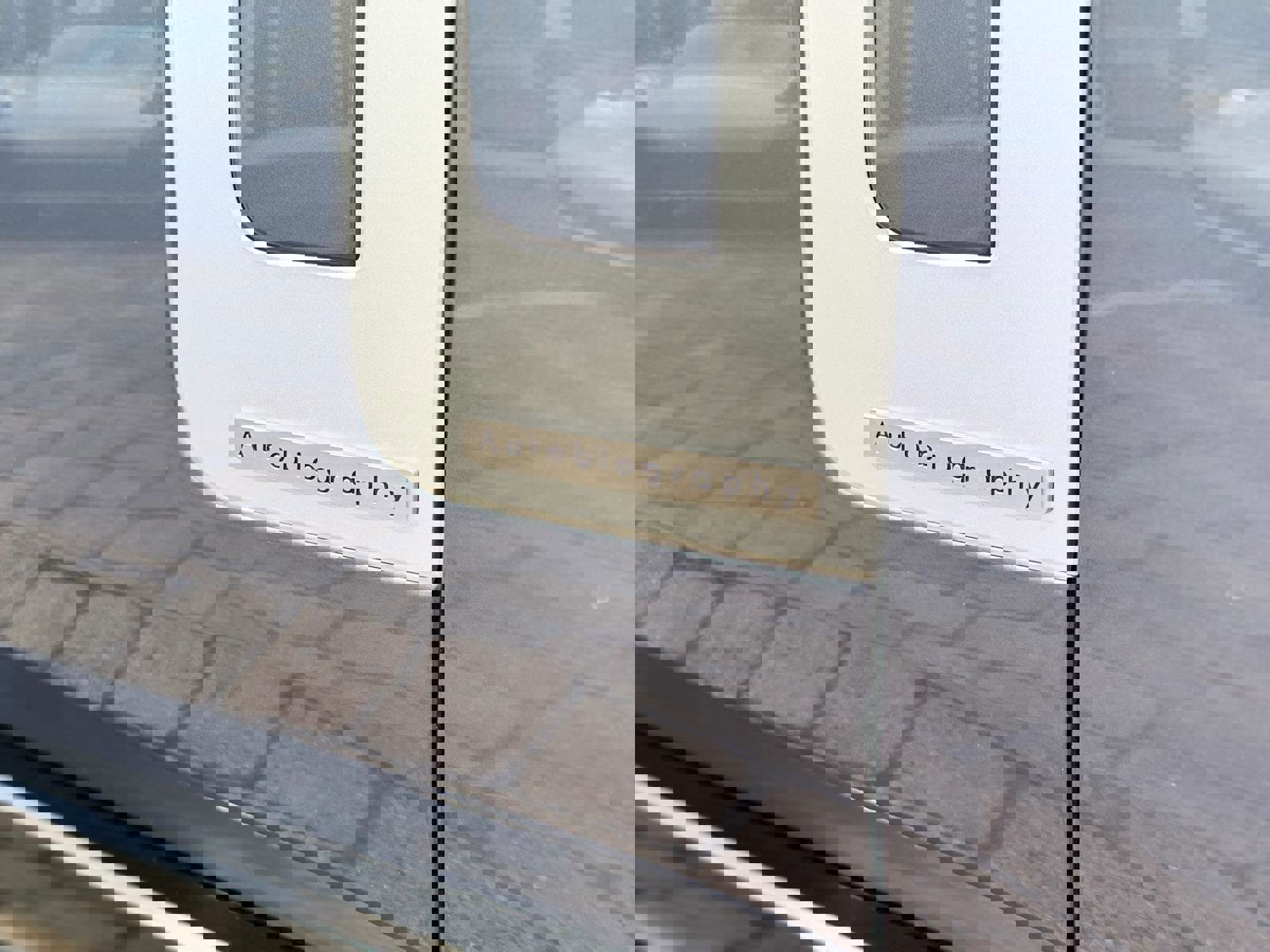 Used 2024 Land Rover Range Rover Long Wheelbase Autobiography image 10