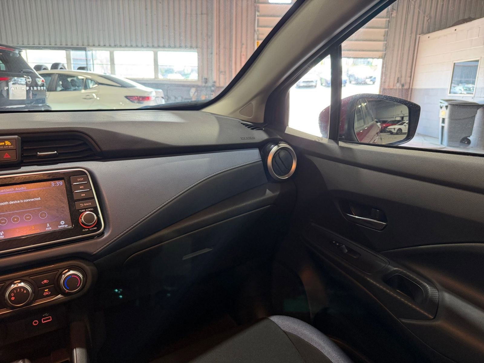 Used 2025 Nissan Versa SV FWD image 30