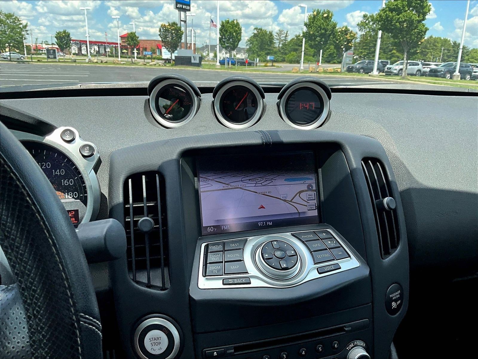 Used 2018 Nissan 370Z Touring RWD image 11