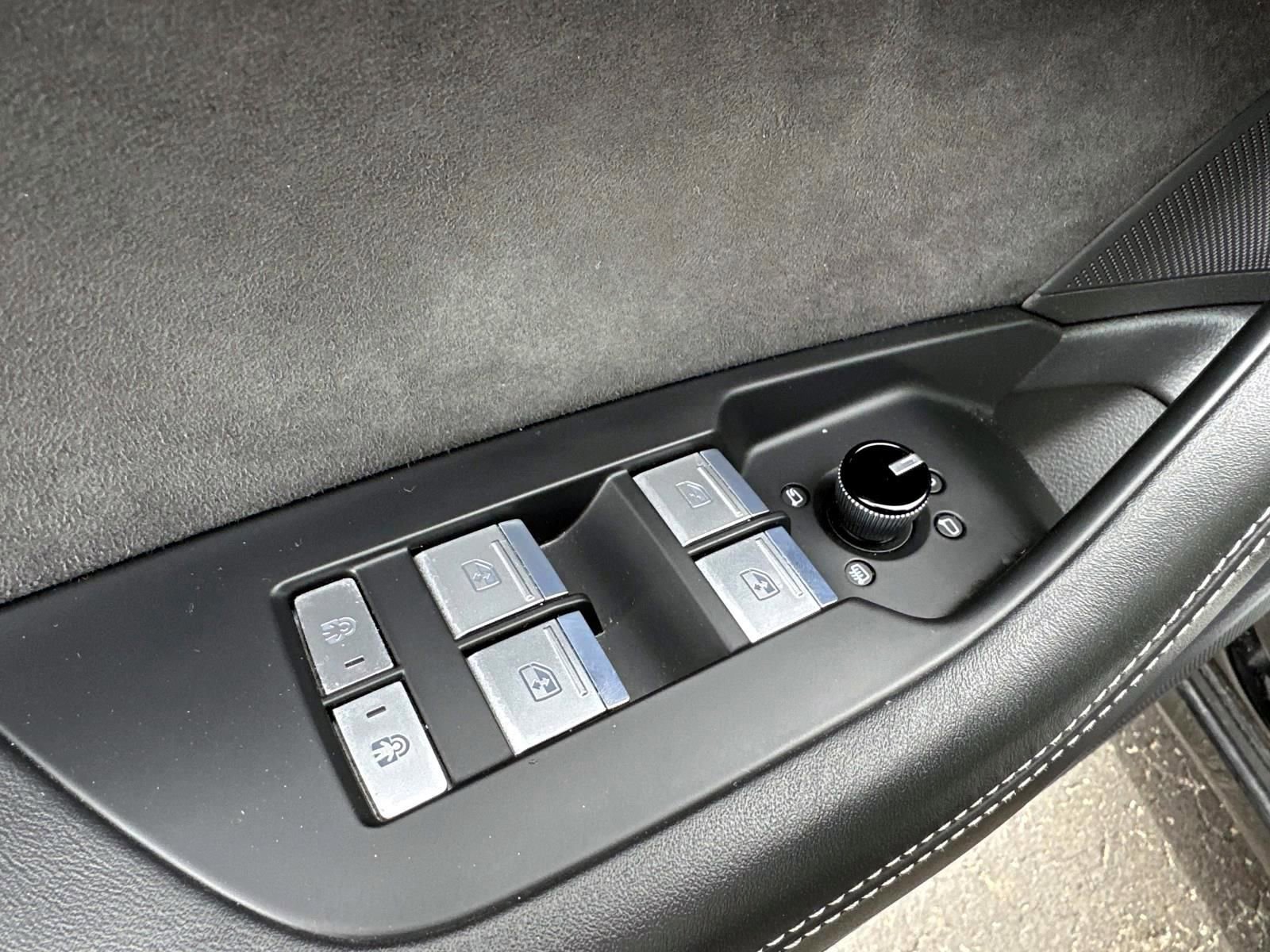 Used 2022 Audi S6 Premium Plus w/ S Sport Package AWD/4WD image 13
