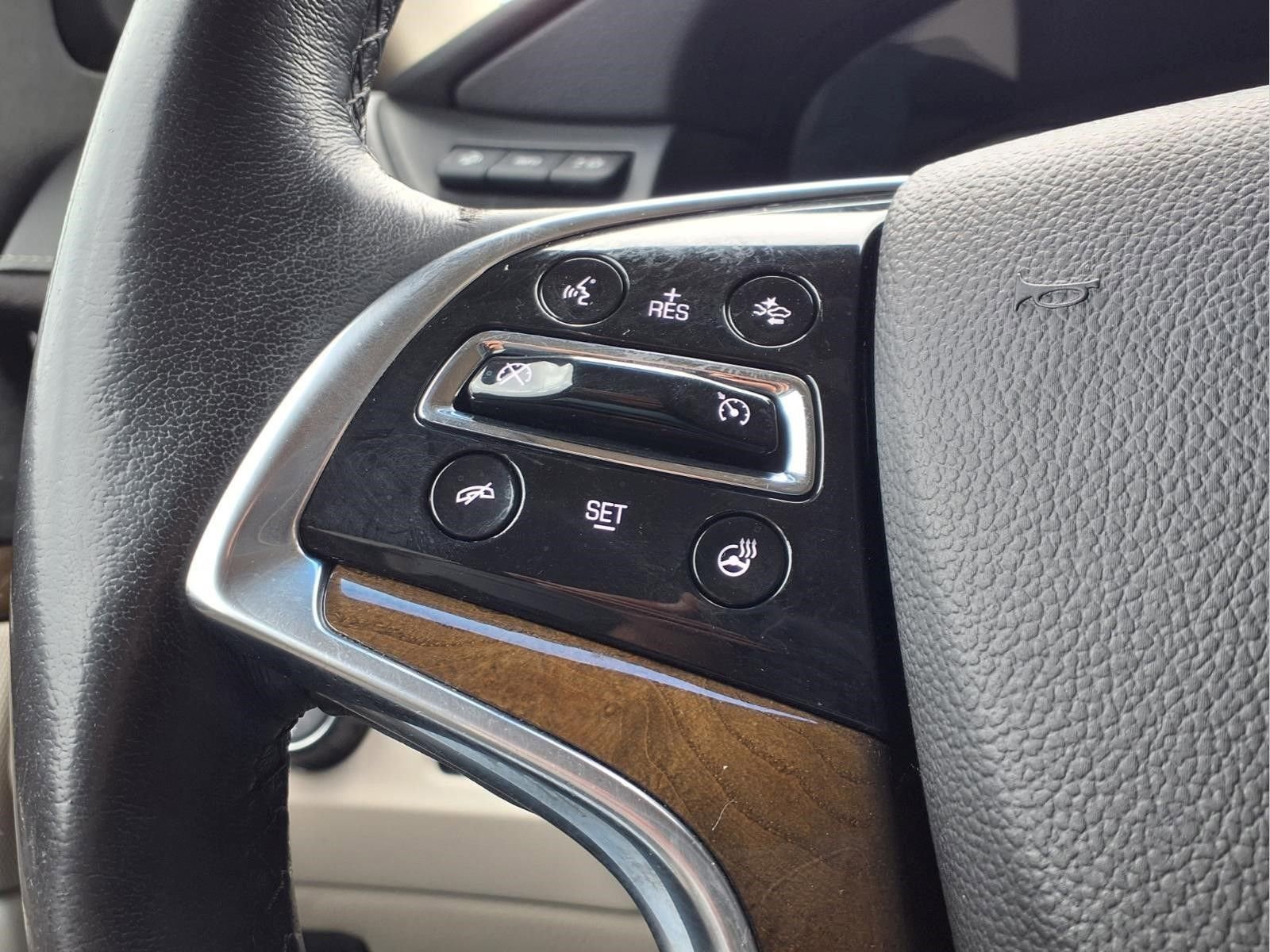 Used 2019 Cadillac Escalade ESV Premium Luxury RWD image 22