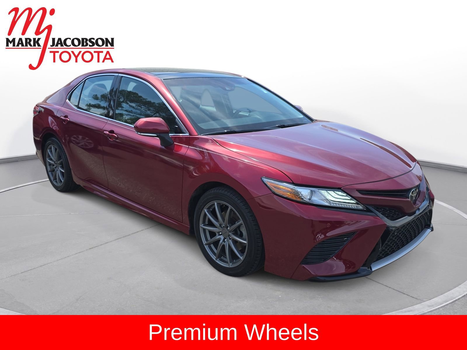 Used 2018 Toyota Camry XSE image 4