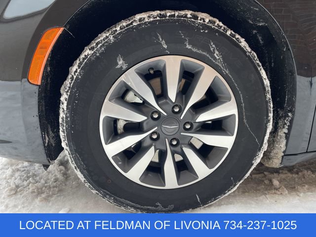 Used 2023 Chrysler Pacifica Limited image 33