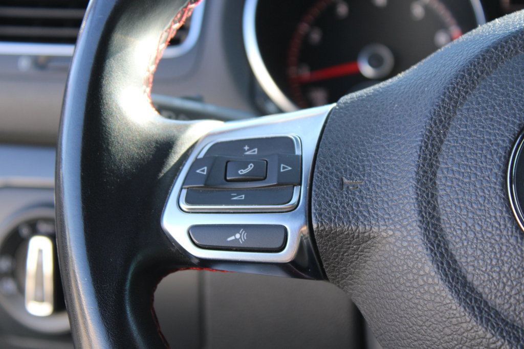 Used 2011 Volkswagen Golf 2-Door FWD image 23