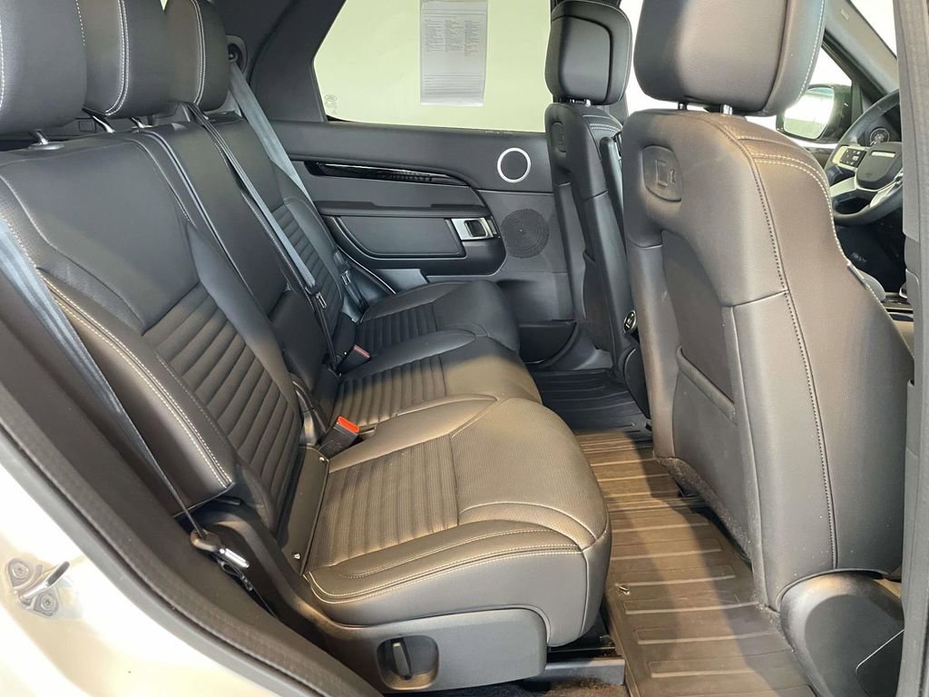 Used 2025 Land Rover Discovery S image 21