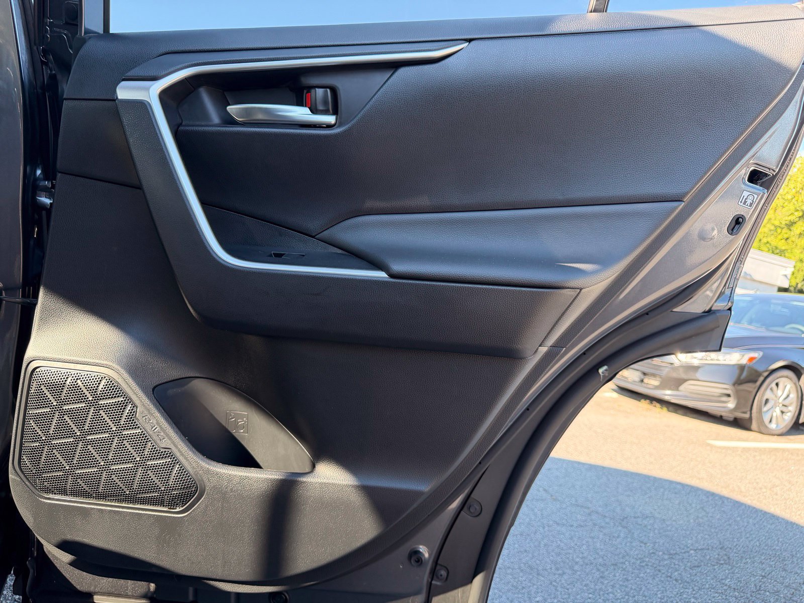 Used 2019 Toyota RAV4 XLE Premium FWD image 31