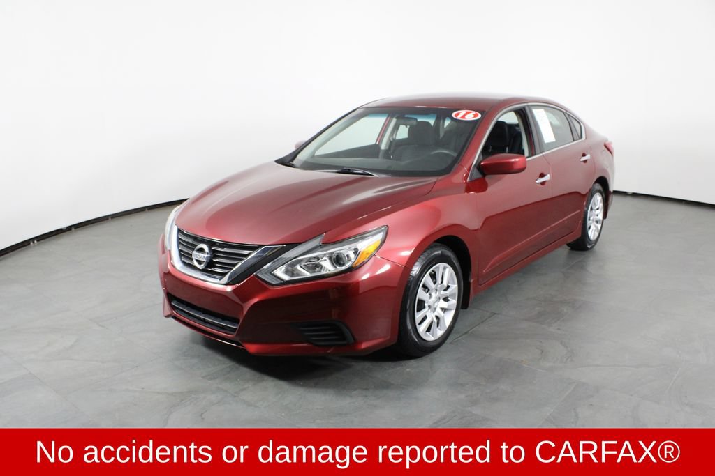 Used 2016 Nissan Altima 2.5 S w/ Power Driver Seat Package FWD image 2