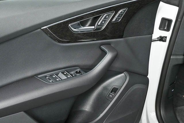 Used 2025 Audi Q8 Premium AWD/4WD image 5