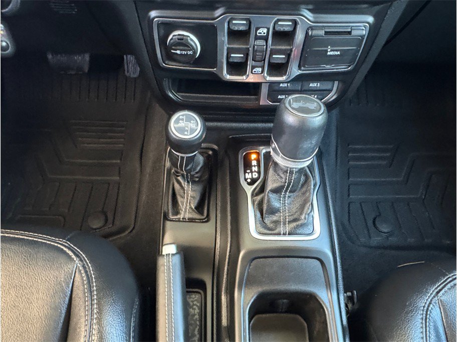 Used 2023 Jeep Wrangler Unlimited Sahara w/ Cold Weather Group AWD/4WD image 11