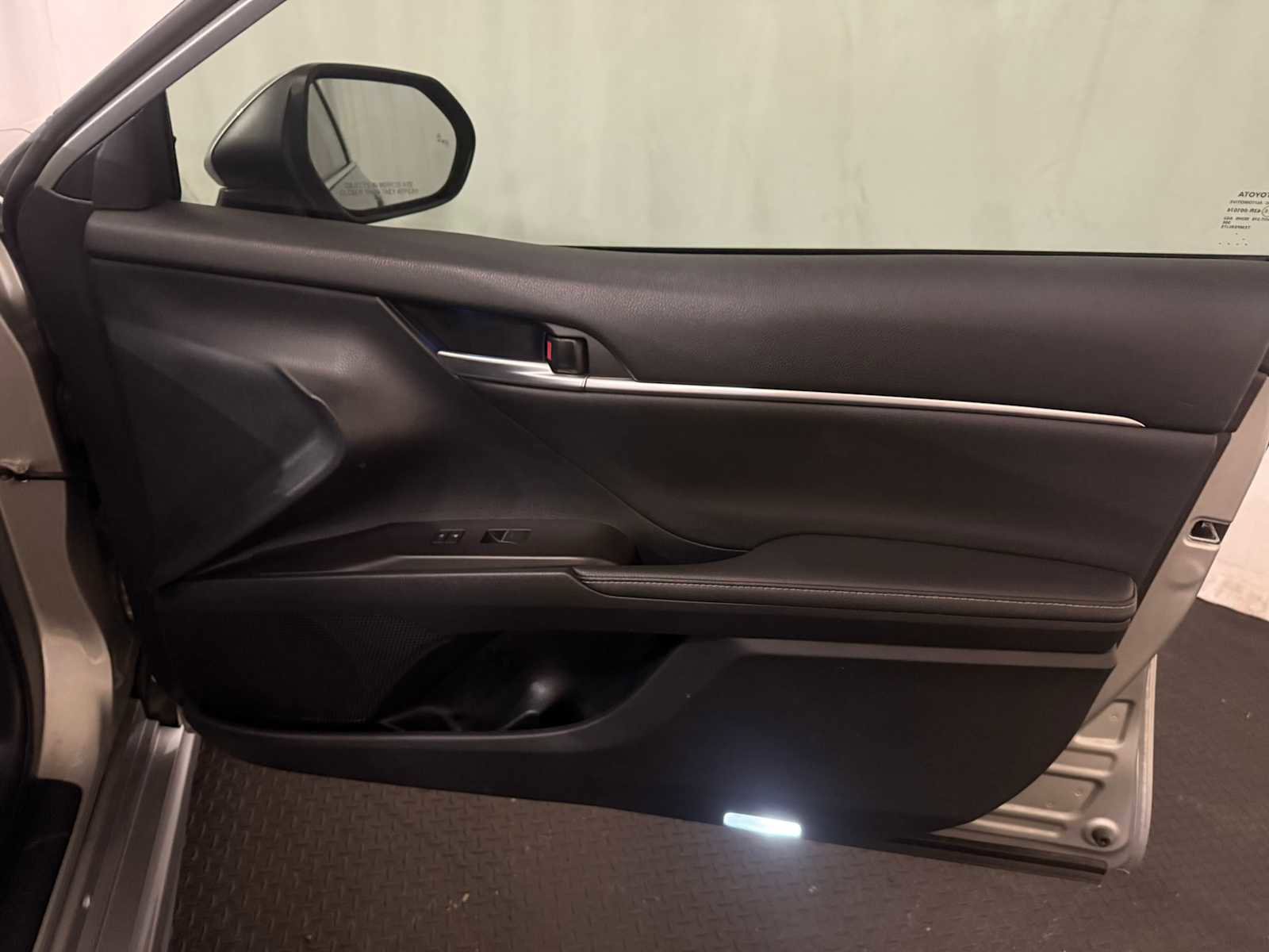 Used 2022 Toyota Camry XSE FWD image 28