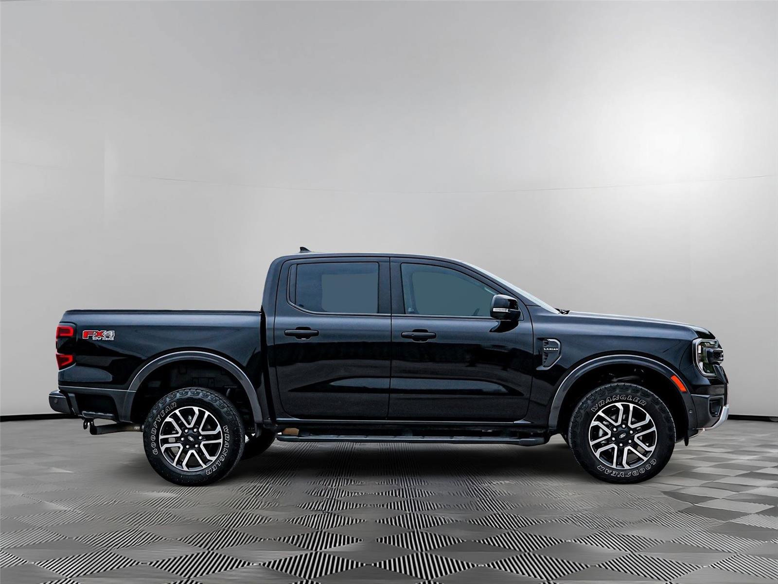 Certified 2024 Ford Ranger Lariat w/ FX4 Off-Road Package AWD/4WD image 4