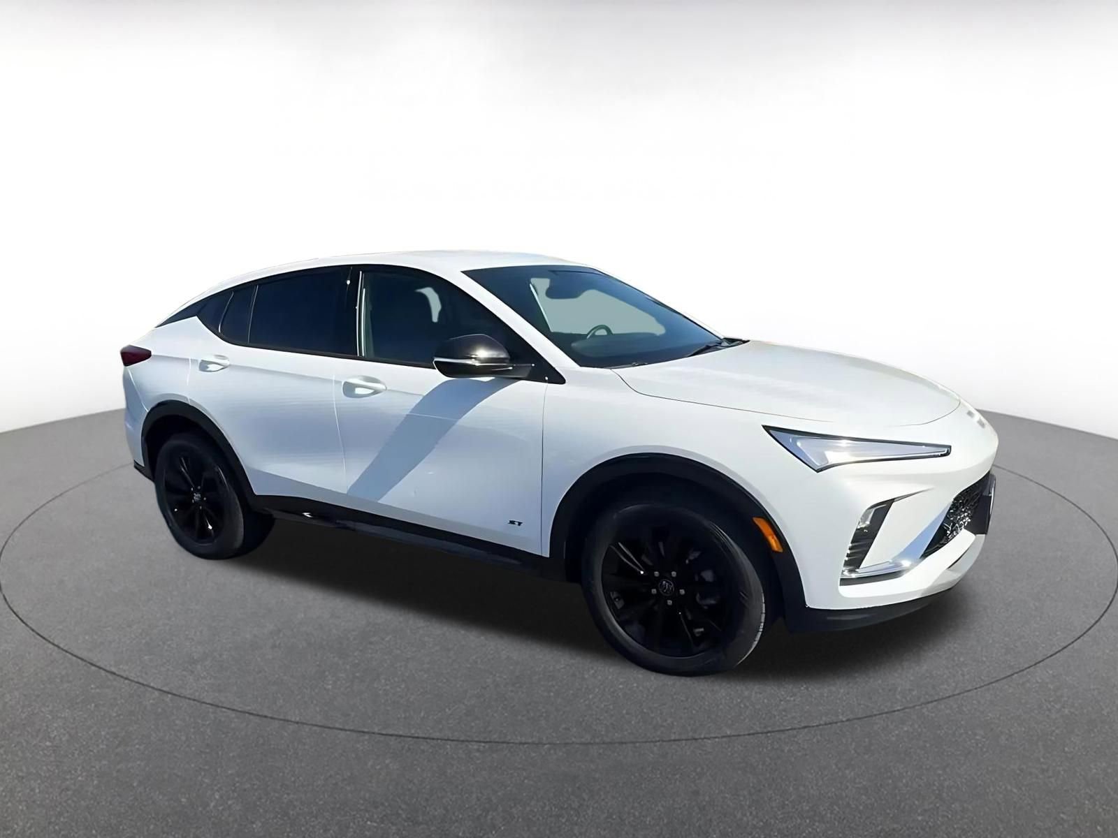 Used 2025 Buick Envista Sport Touring image 2