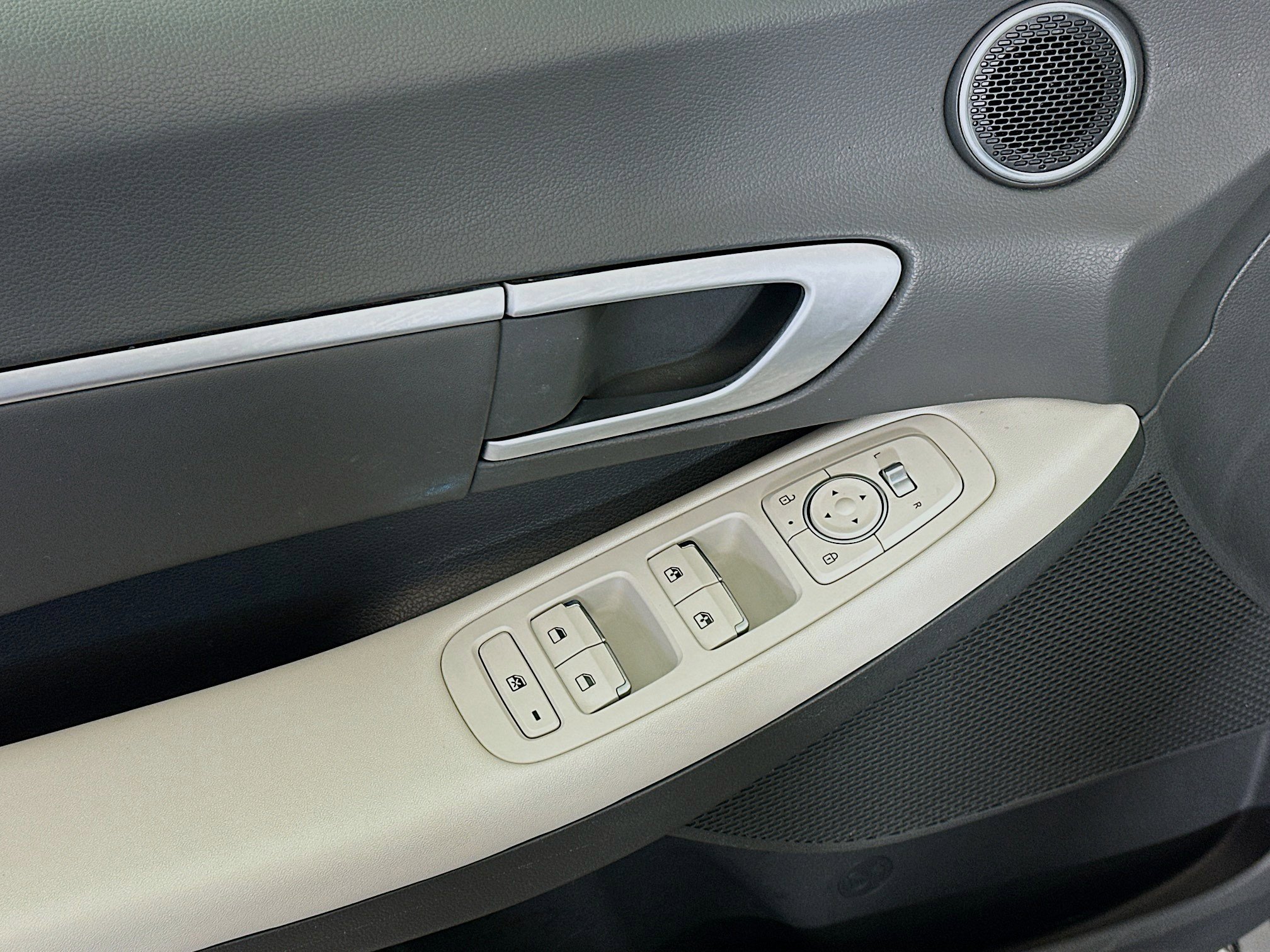 Used 2025 Hyundai Sonata SEL FWD image 15