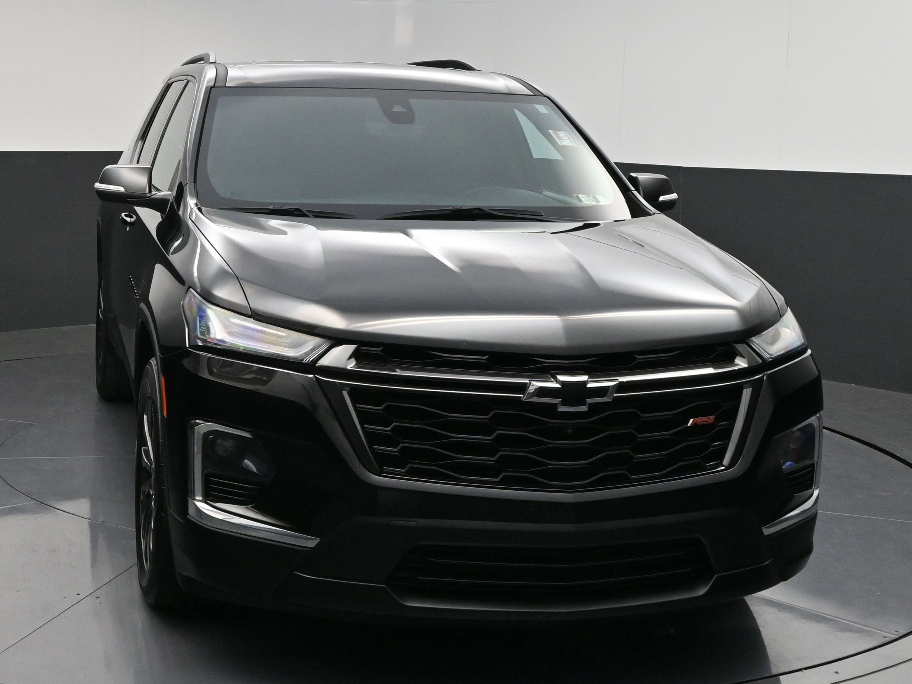 Used 2023 Chevrolet Traverse RS AWD/4WD image 2