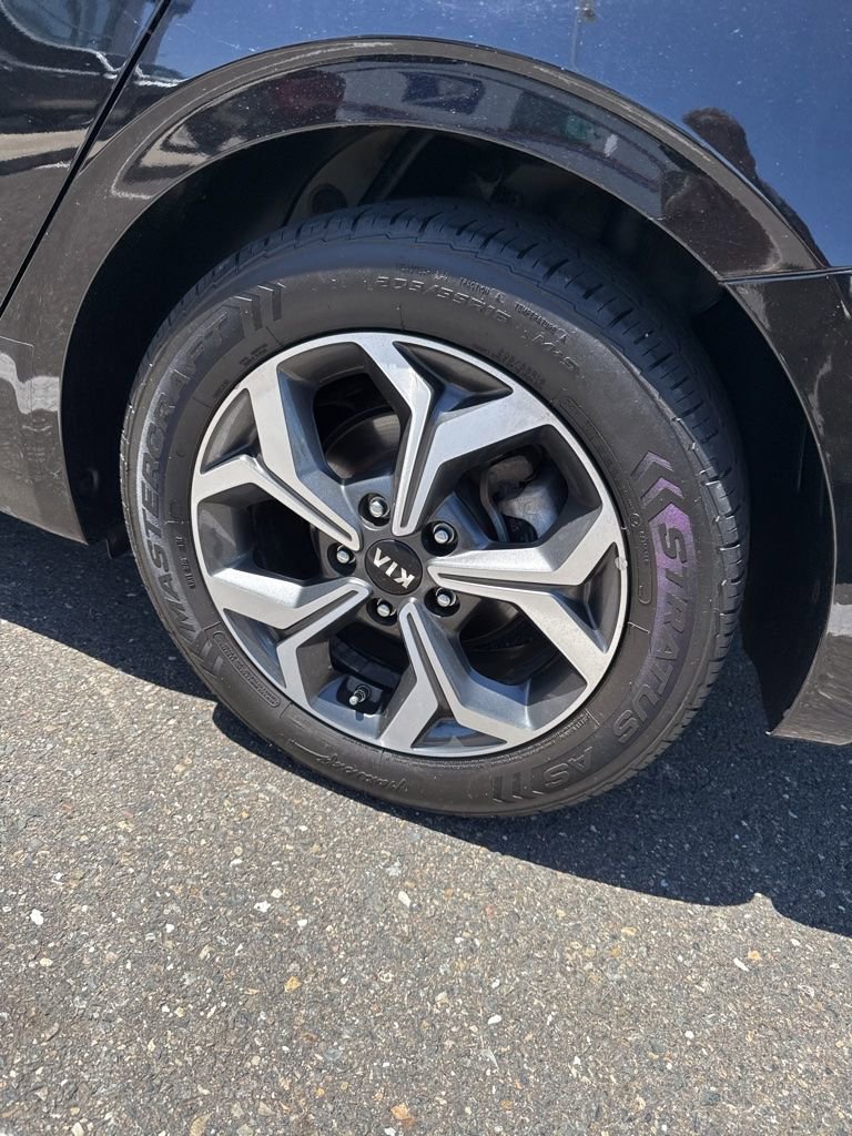 Used 2019 Kia Forte LXS FWD image 17