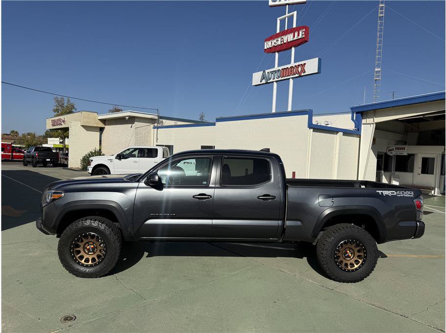 Used 2022 Toyota Tacoma TRD Off-Road w/ Technology Package AWD/4WD image 9