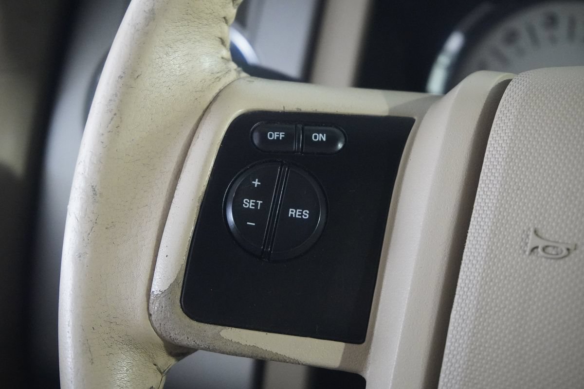 Used 2014 Ford Expedition EL XLT w/ Equipment Group 202A AWD/4WD image 16