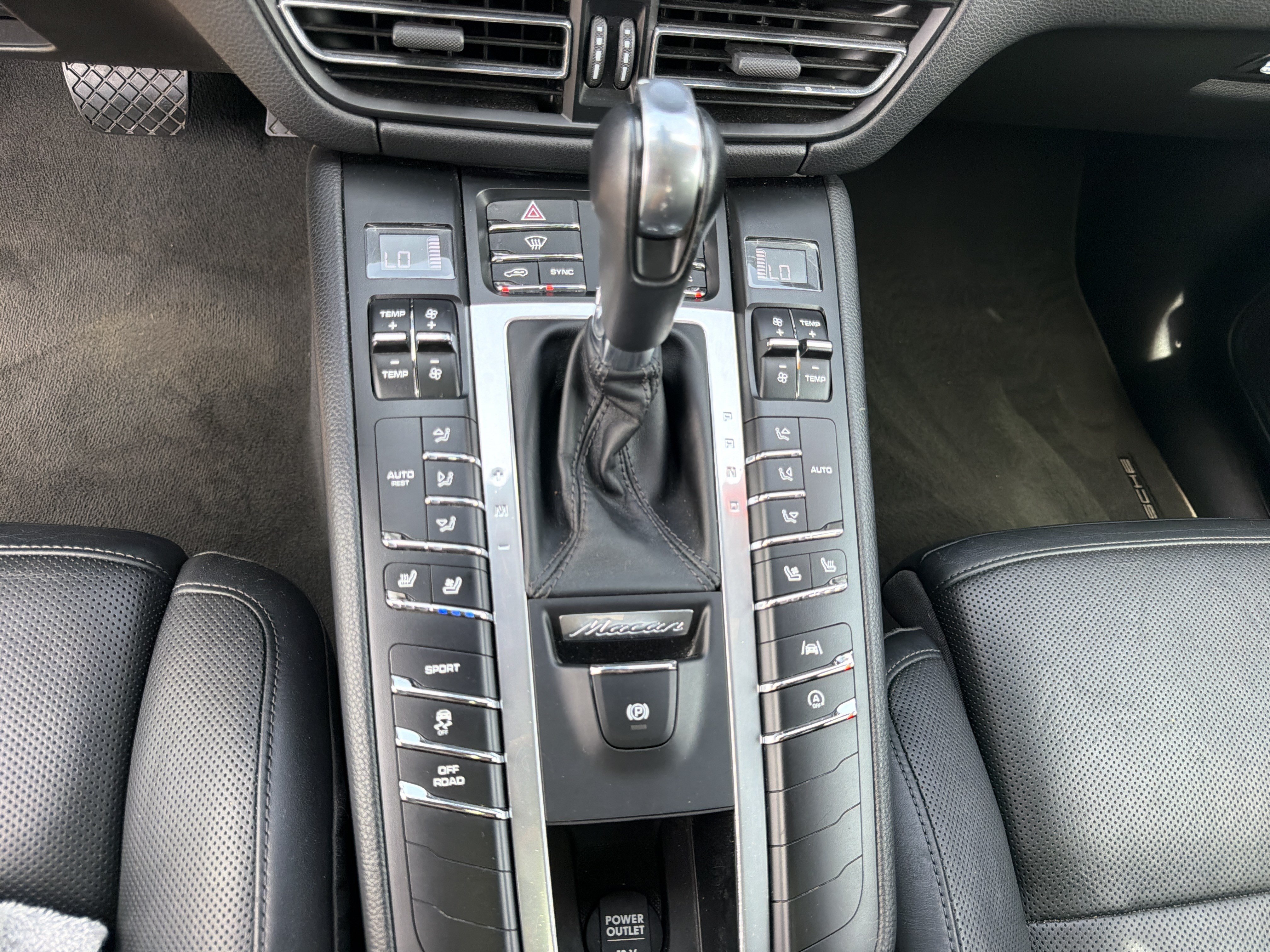 Used 2020 Porsche Macan AWD/4WD image 30