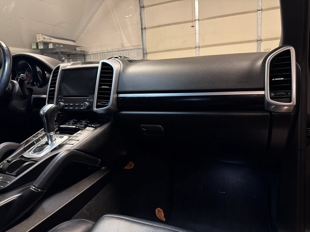 Used 2018 Porsche Cayenne Platinum Edition AWD/4WD image 48