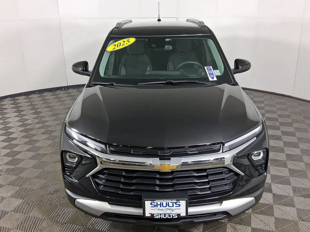 Used 2025 Chevrolet TrailBlazer LT image 3