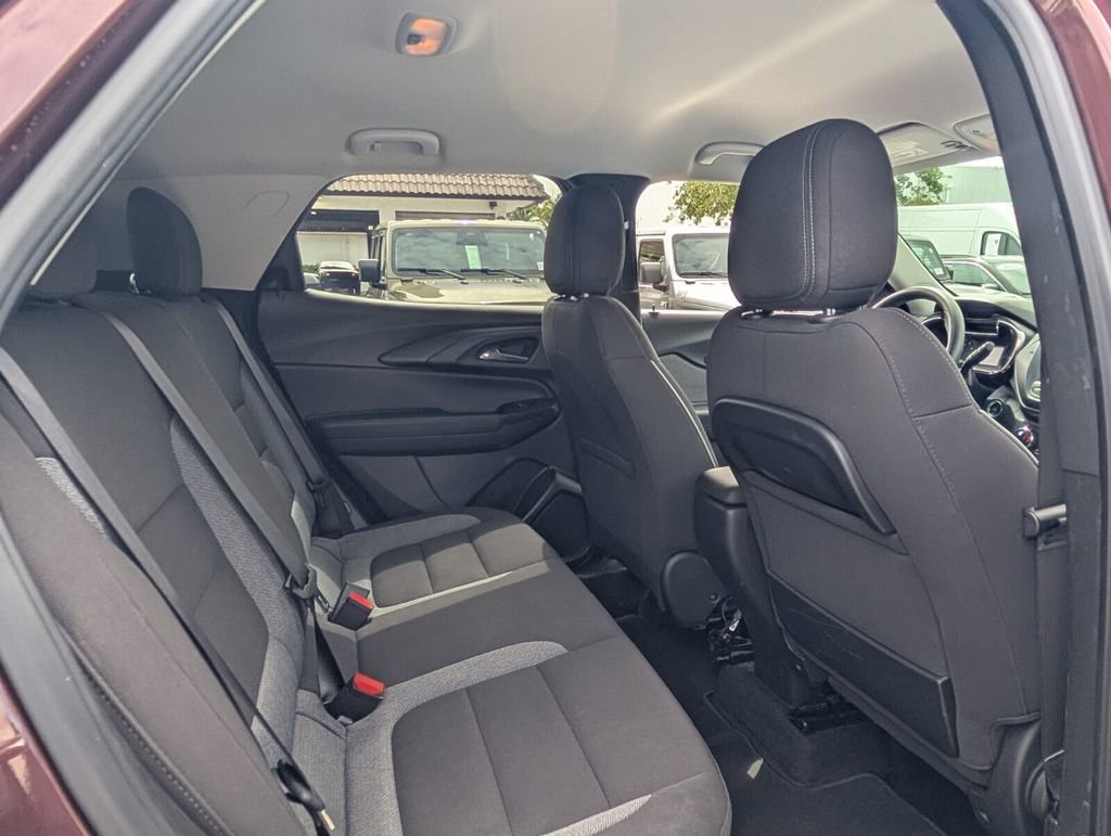 Used 2022 Chevrolet TrailBlazer LT FWD image 17