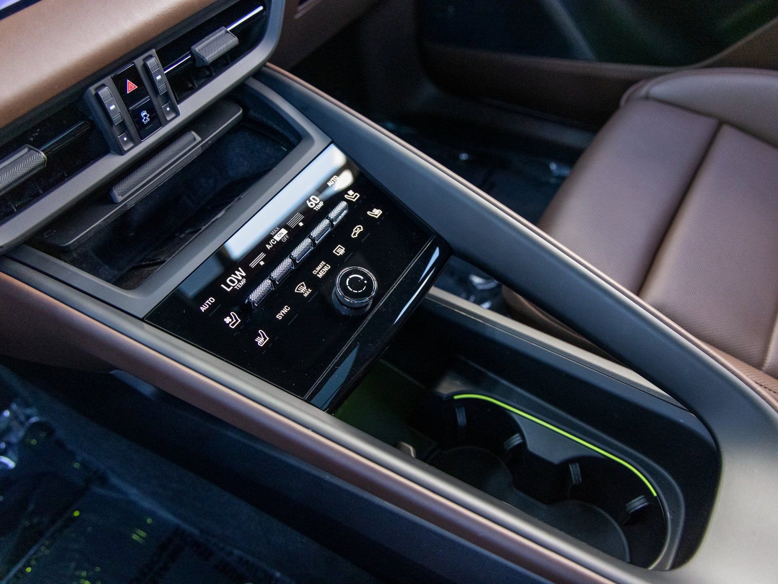 Certified 2025 Porsche Macan 4 Electric image 36