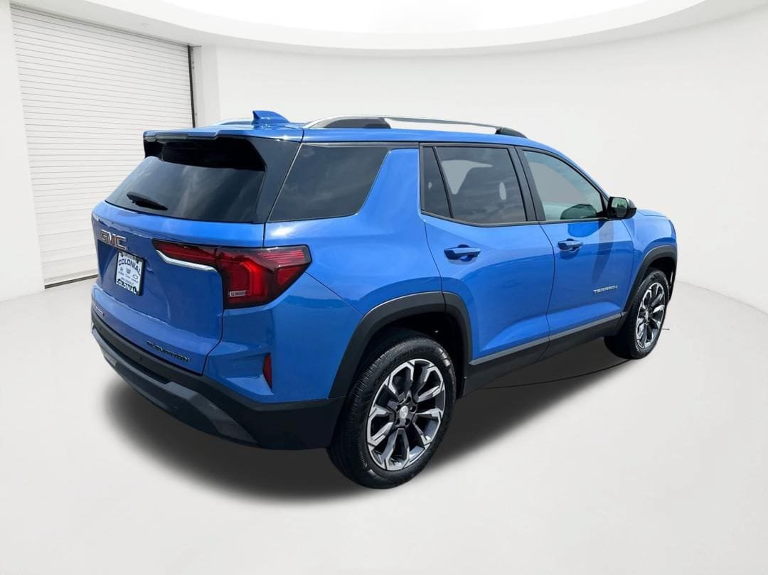 Used 2025 GMC Terrain Elevation w/ Elevation Premium Package AWD/4WD image 5