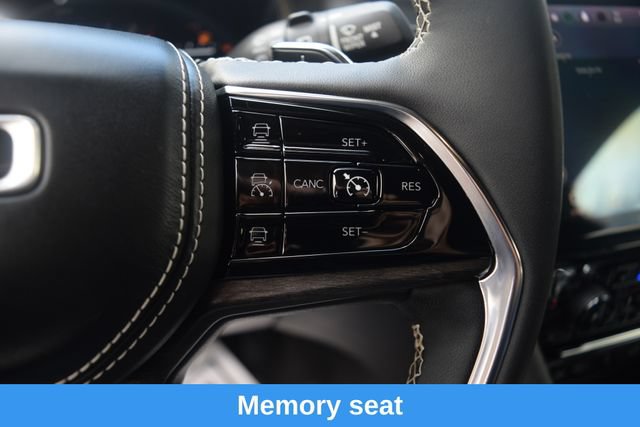 Used 2023 Jeep Grand Cherokee L Overland AWD/4WD image 5