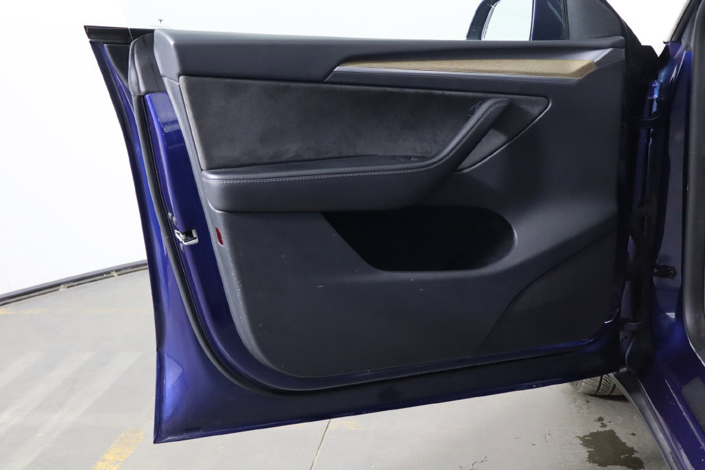 Used 2023 Tesla Model Y Long Range AWD/4WD image 18