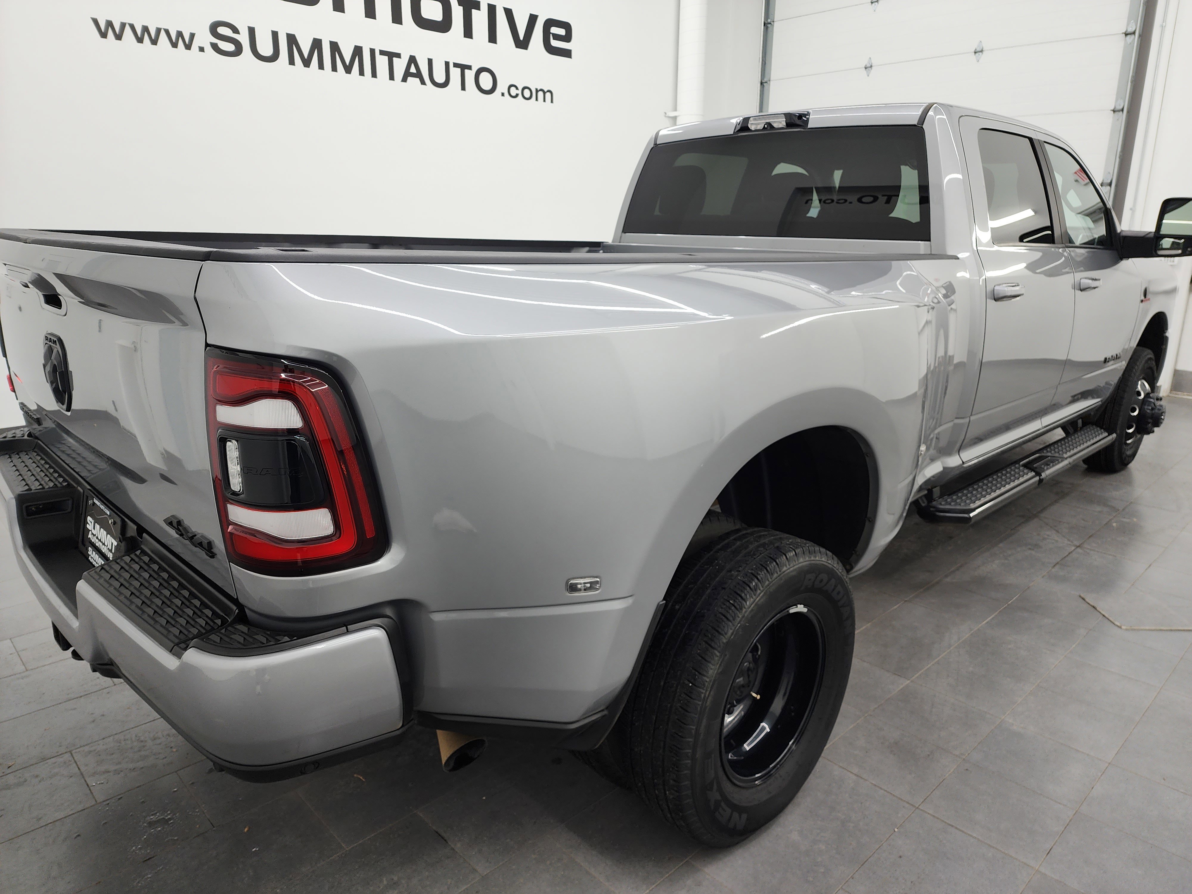 Used 2024 RAM 3500 Big Horn w/ Night Edition AWD/4WD image 4