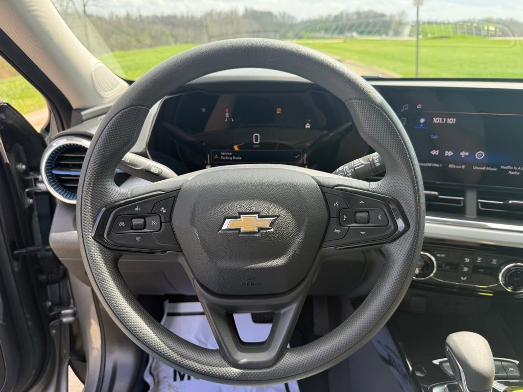 Used 2025 Chevrolet Trax LT image 28