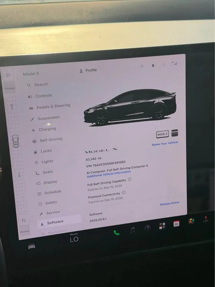 Used 2025 Tesla Model X AWD/4WD image 10