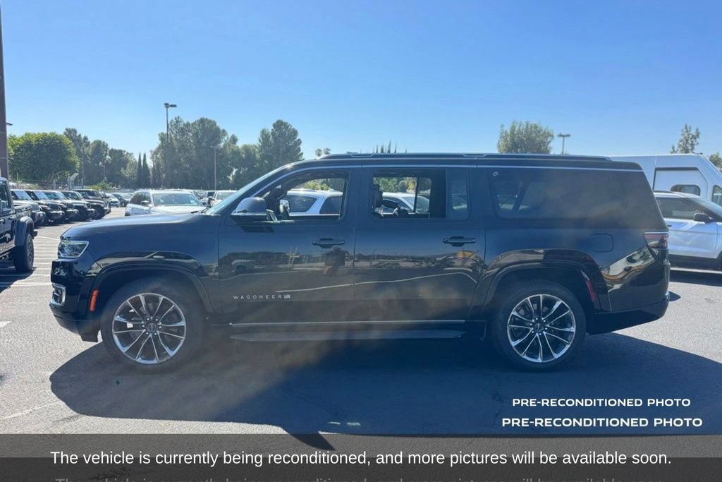 Used 2023 Jeep Wagoneer L Series II w/ Premium Group I AWD/4WD image 2