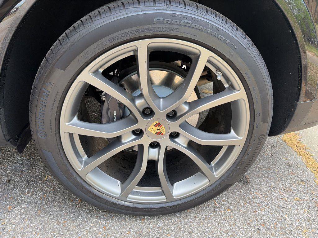Used 2023 Porsche Cayenne Platinum Edition AWD/4WD image 11