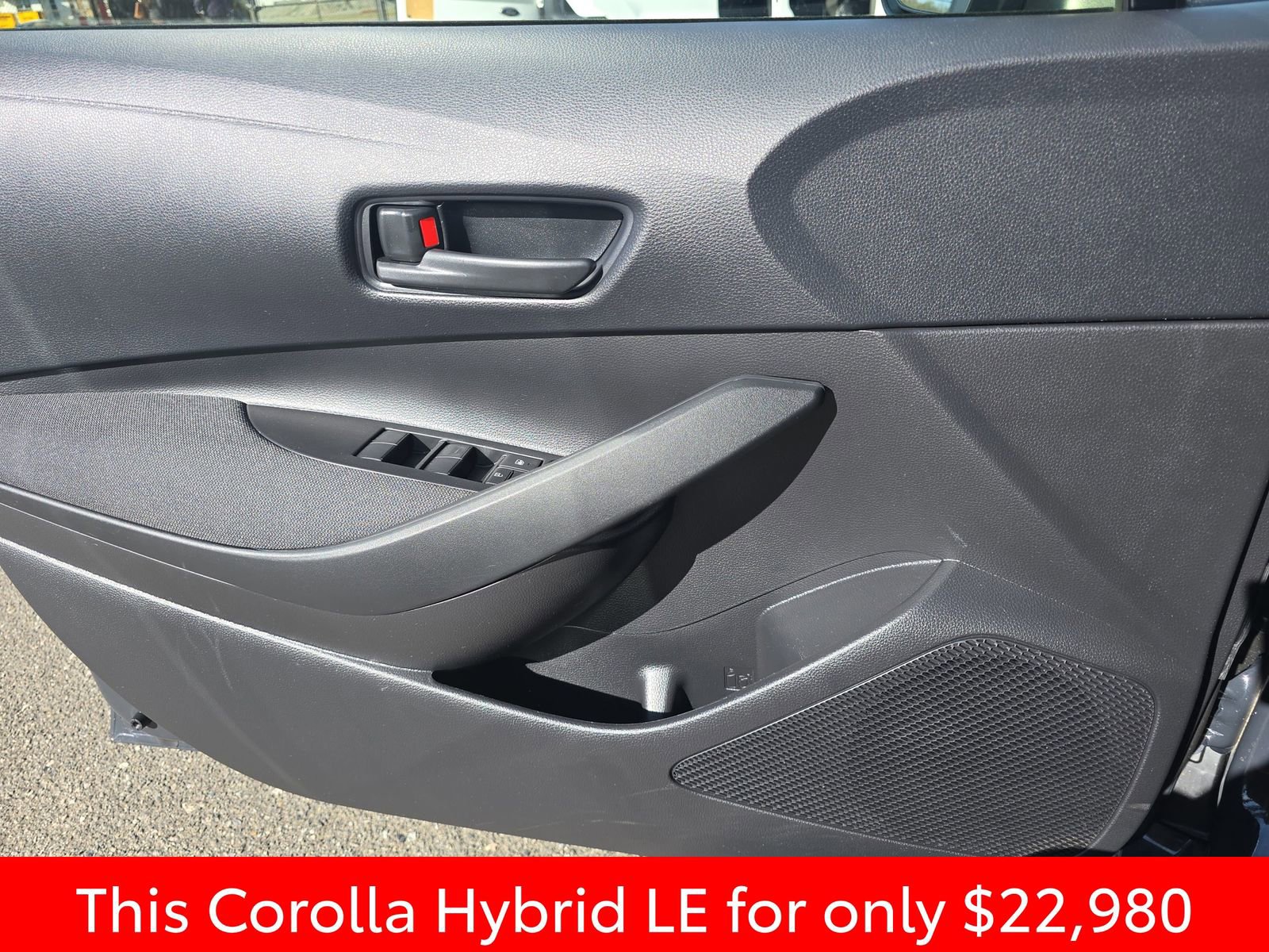 Used 2025 Toyota Corolla LE image 33