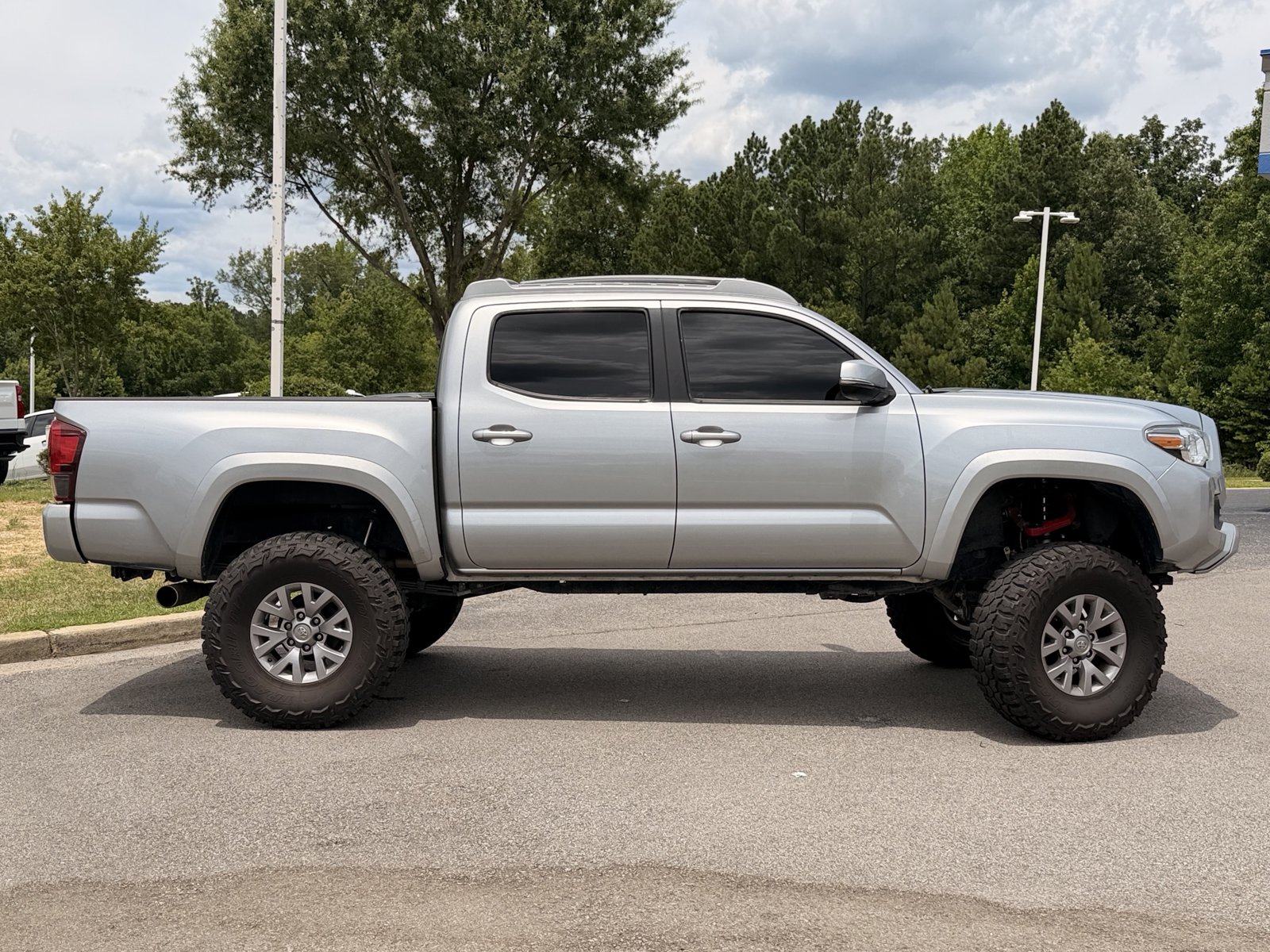 Used 2022 Toyota Tacoma SR5 w/ Technology Package RWD image 23