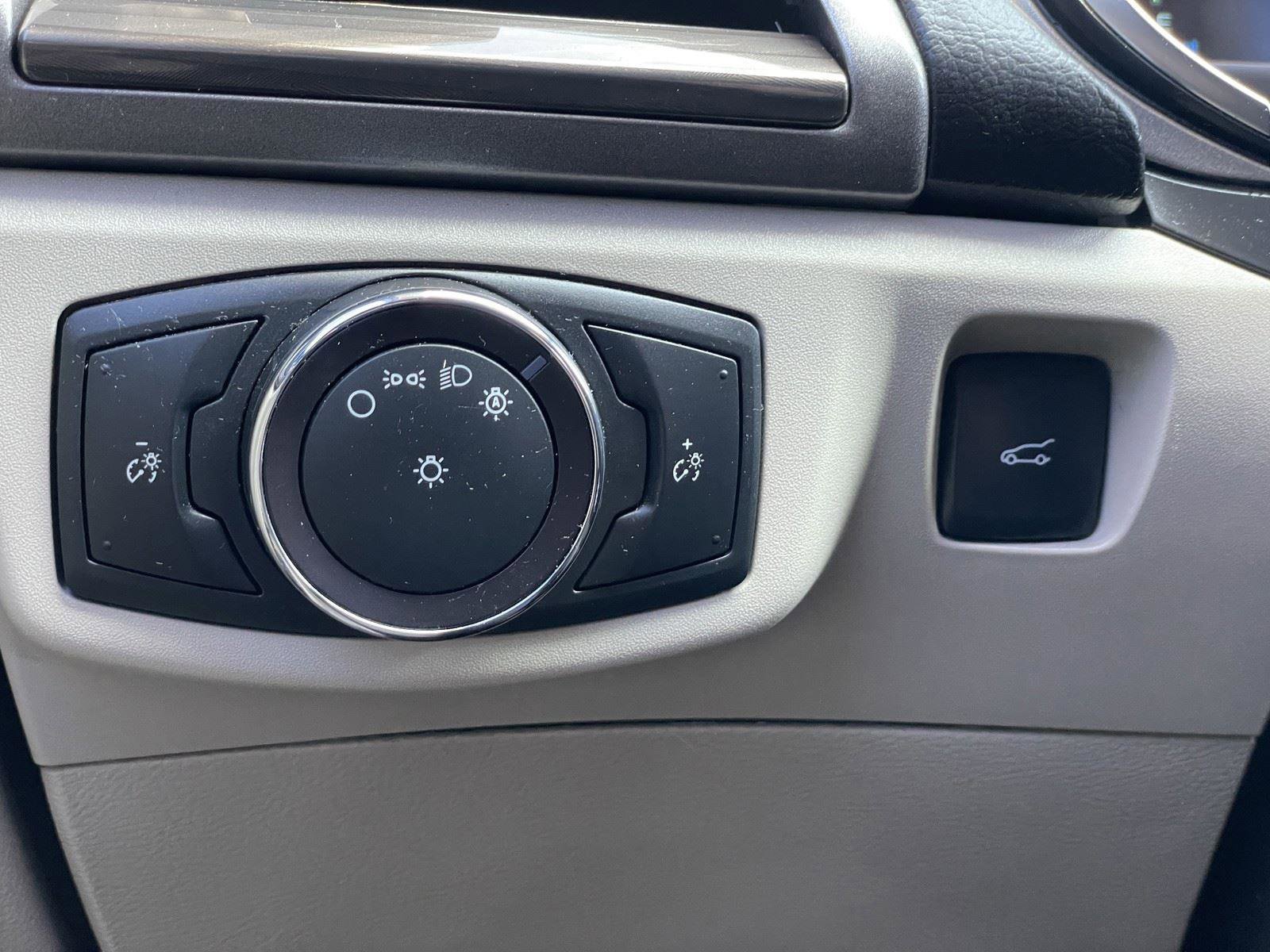 Used 2020 Ford Fusion SEL image 26