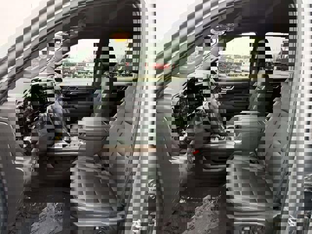 Used 2025 Chevrolet Silverado 1500 LT Trail Boss w/ Convenience Package II AWD/4WD image 13