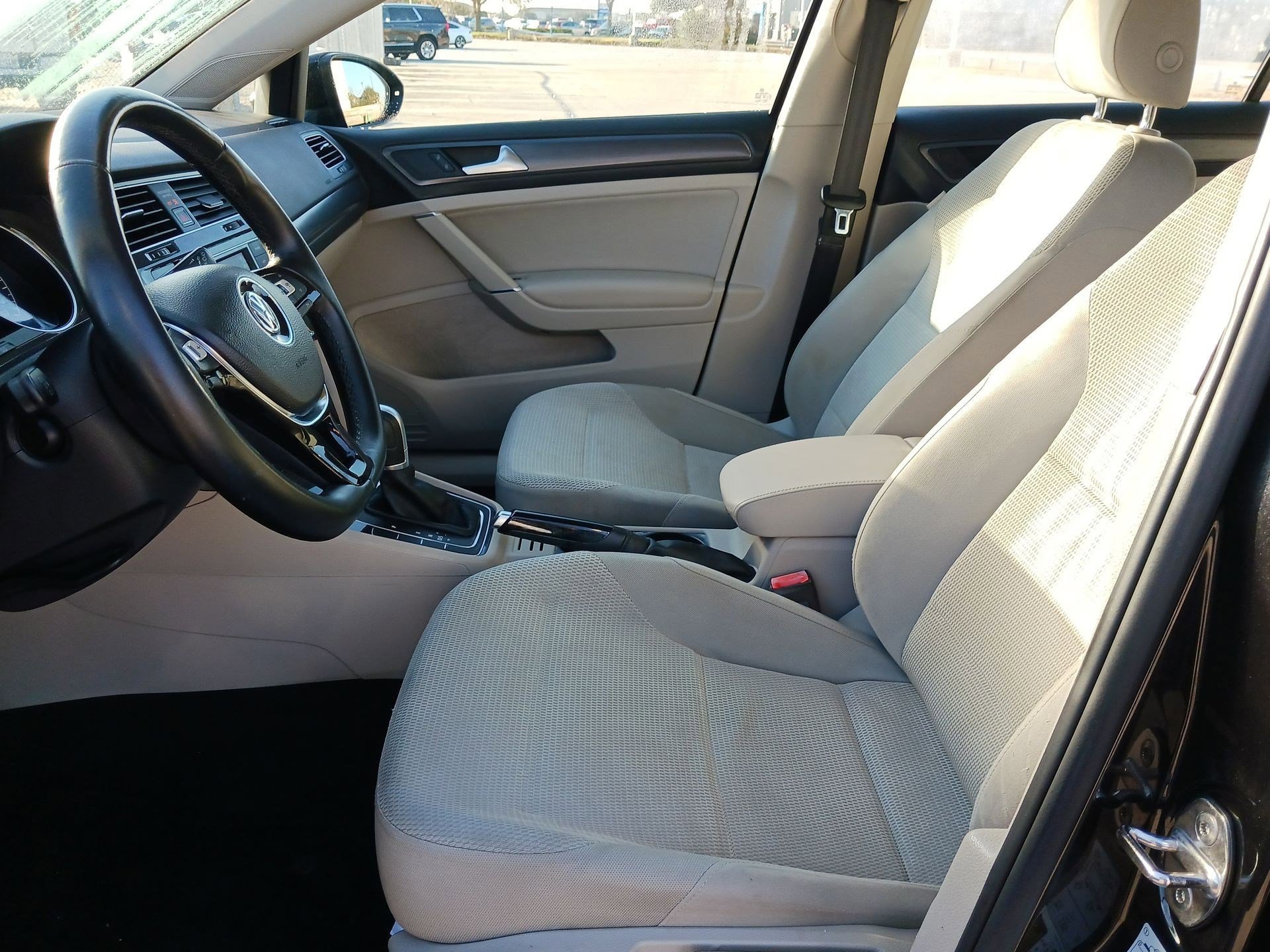 Used 2018 Volkswagen Golf S image 13