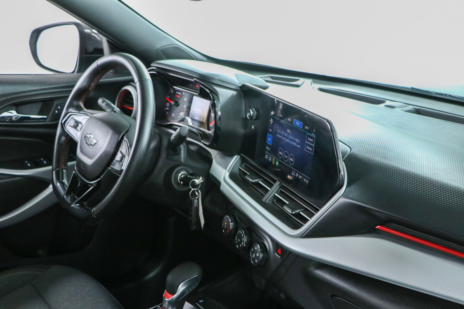 Used 2024 Chevrolet Trax RS w/ Sunroof Package FWD image 26