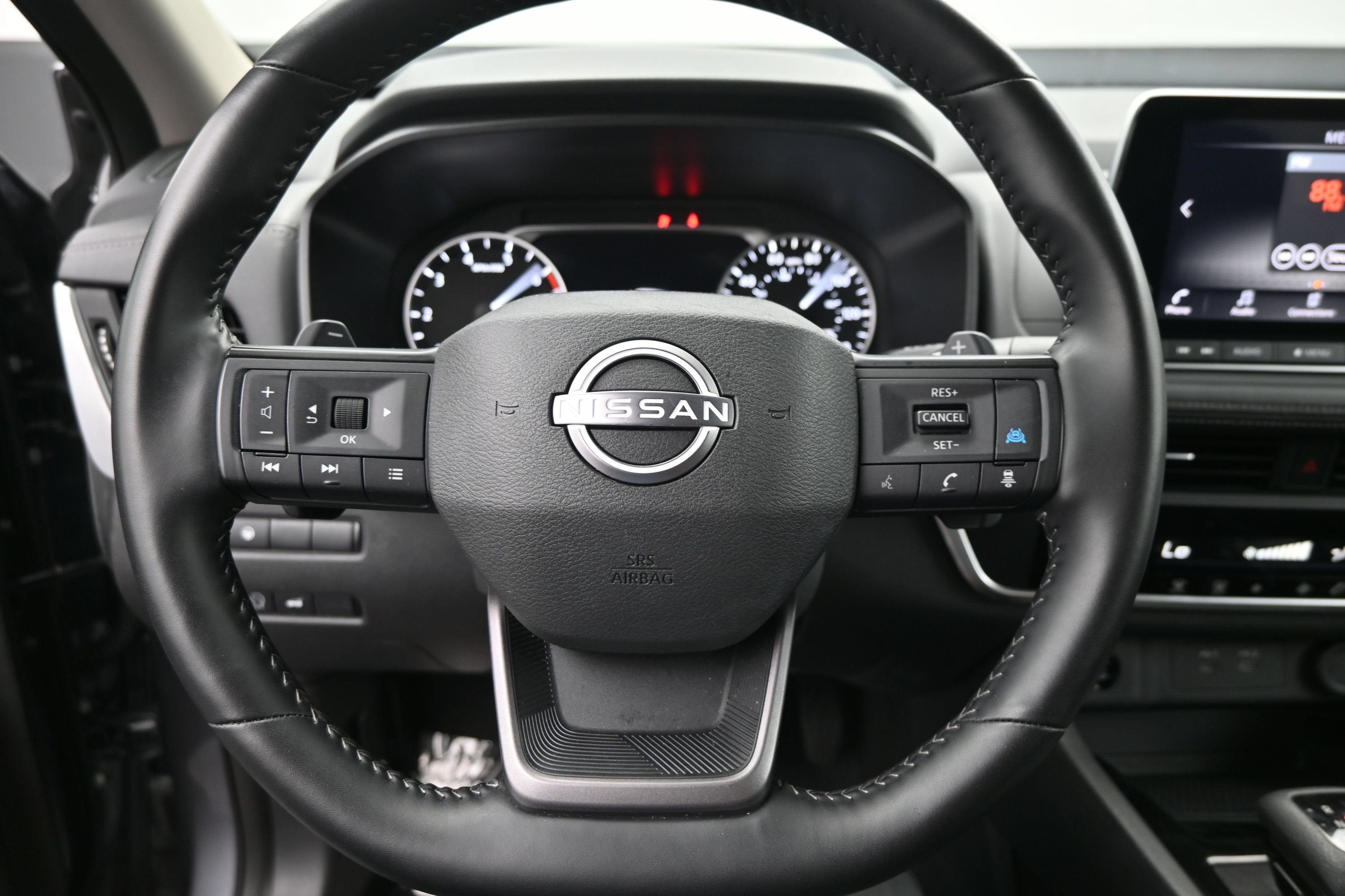 Used 2025 Nissan Rogue SV FWD image 13