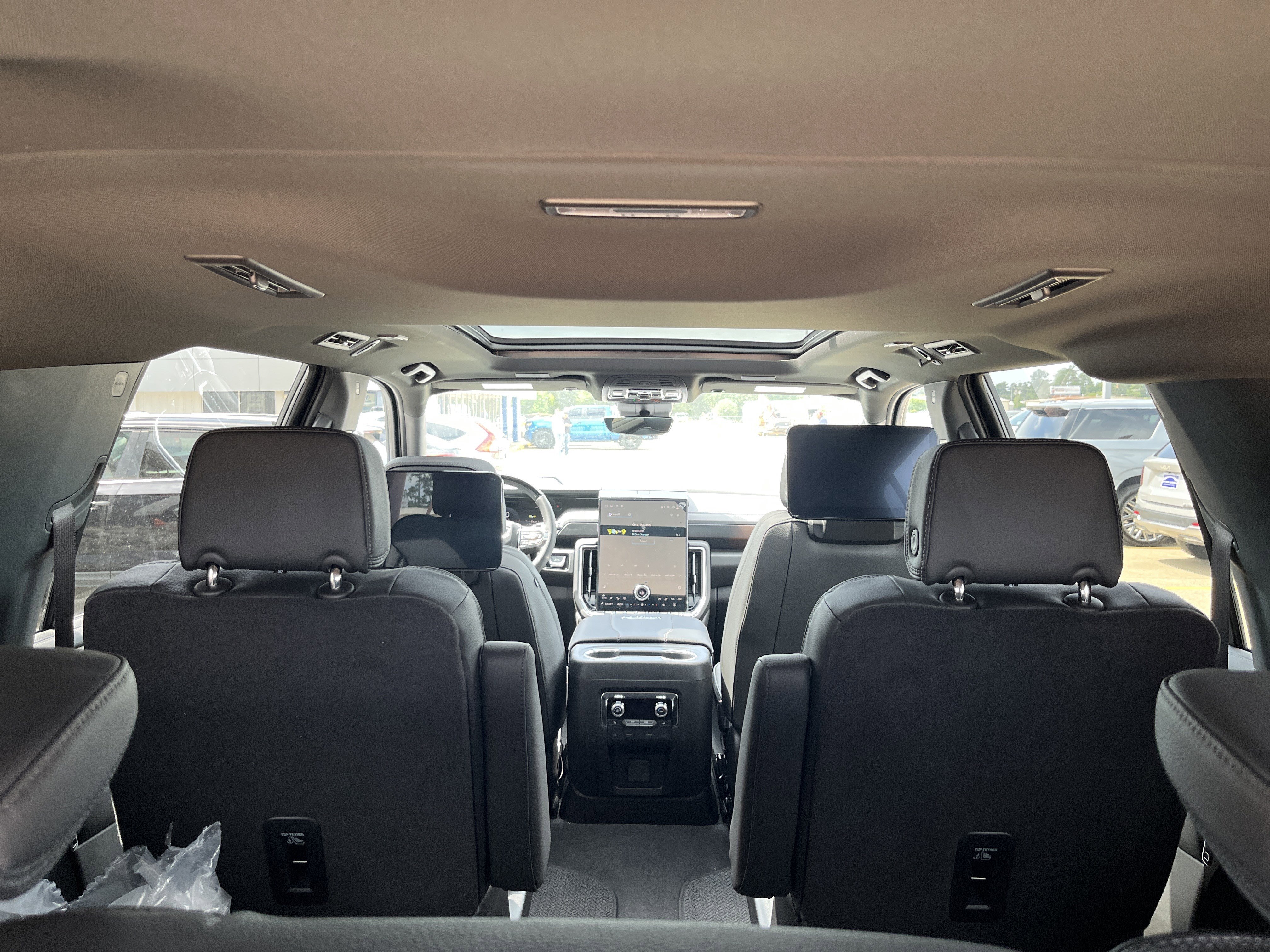 New 2026 GMC Yukon XL Denali w/ Denali Reserve Package AWD/4WD image 15