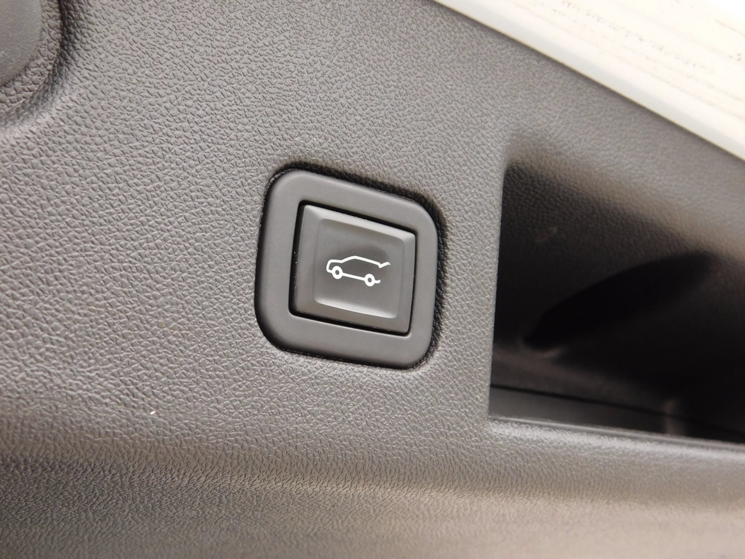 Used 2020 Chevrolet Equinox Premier FWD image 14