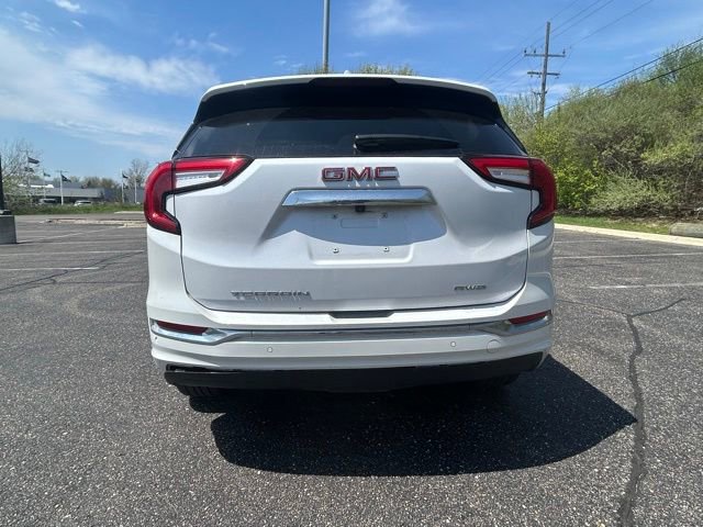 Used 2023 GMC Terrain Denali w/ Denali Premium Package AWD/4WD image 4