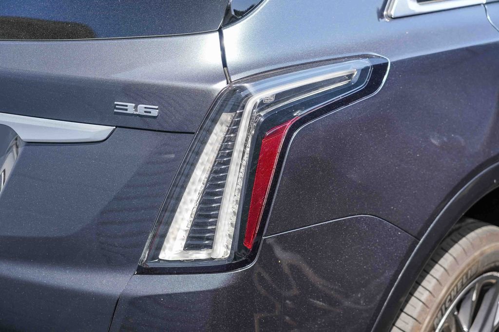 Used 2019 Cadillac XT5 Luxury w/ Sport Package FWD image 8