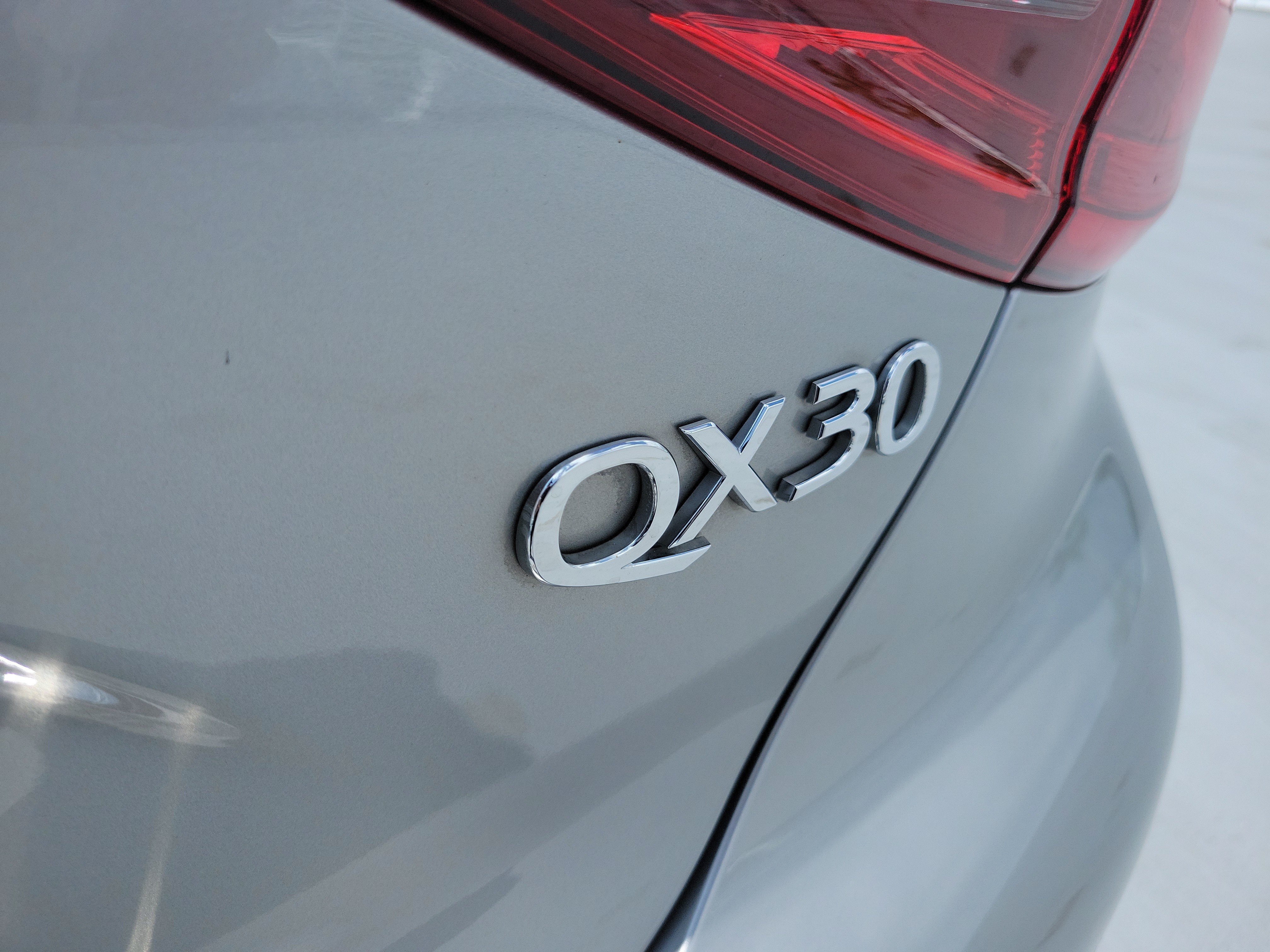Used 2019 INFINITI QX30 w/ Cargo Package FWD image 8